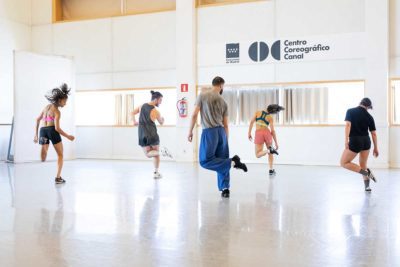 Imagen de LAIMPERFECTA – FOLK /sudar folklore que se presenta en los Teatros del Canal