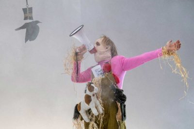 Imagen de Farm Fatale dirigida por Philippe Quesne en el Teatro Valle-Inclán