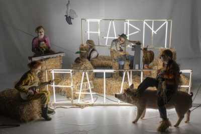 Imagen de Farm Fatale dirigida por Philippe Quesne en el Teatro Valle-Inclán