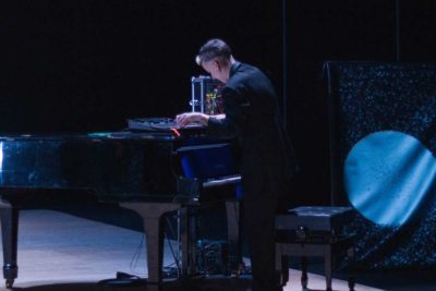 Imagen de Harakiri de María Velasco y Les Impuxibles (Clara y Ariadna Peya) en el Teatro Valle-Inclán