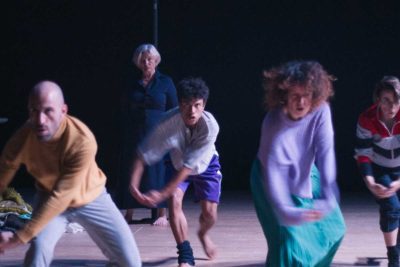 Imagen de Harakiri de María Velasco y Les Impuxibles (Clara y Ariadna Peya) en el Teatro Valle-Inclán