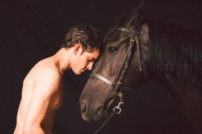 Alex Villazán protagoniza Equus en el Teatro infanta Isabel