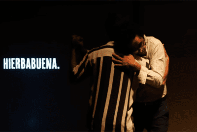 imagen de la obra 'Espaldas de plata'