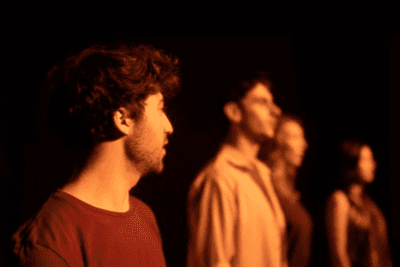 imagen de la obra 'A terra' dirigida por Claudia Puig Moysset