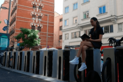 imagen de la obra 'El tren que perdimos' de Pat González y Andrea Caloxe