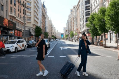 imagen de la obra 'El tren que perdimos' de Pat González y Andrea Caloxe