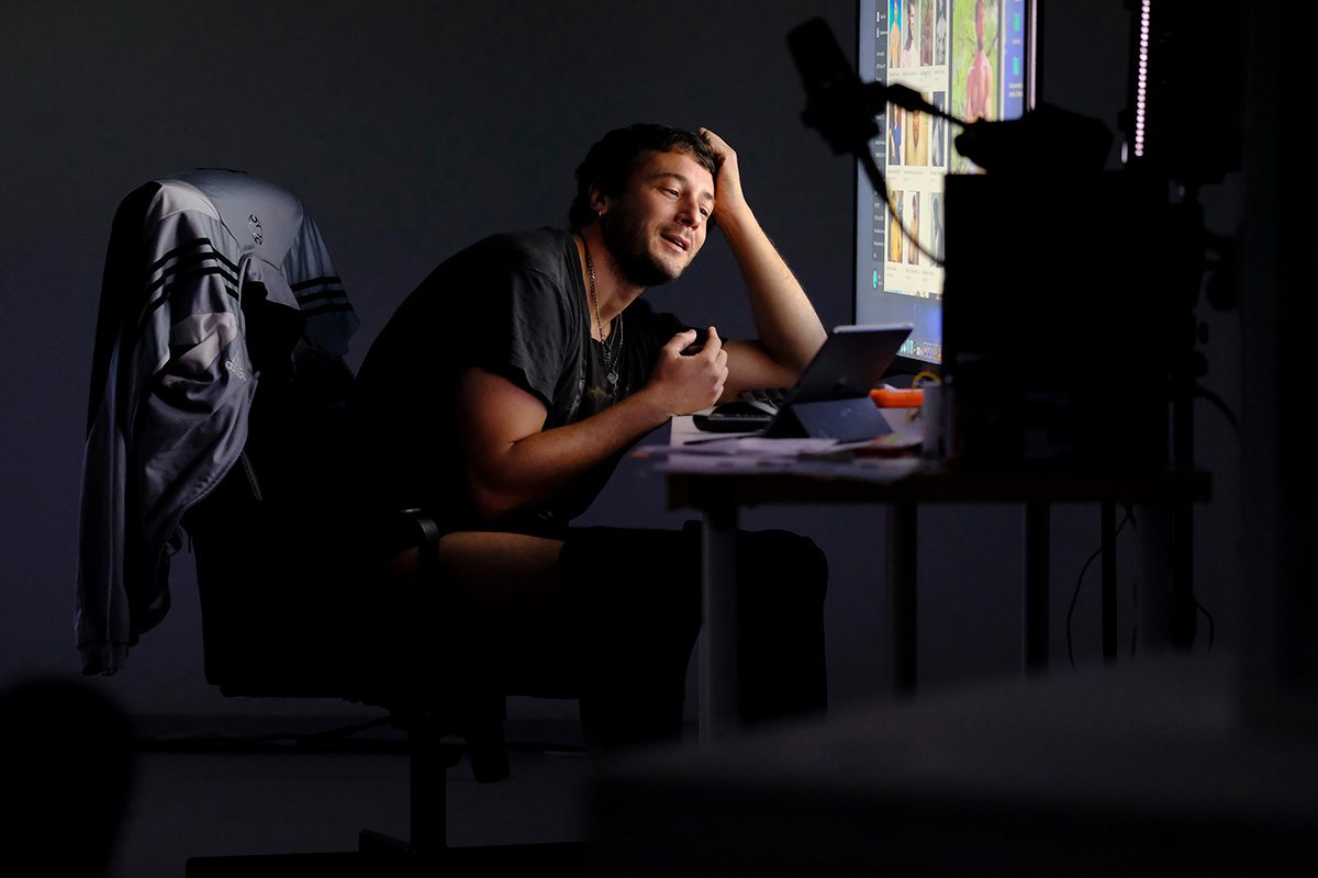 El creador Enrique Gimeno estrena Ganímedes en la piscina en la Sala Mirador