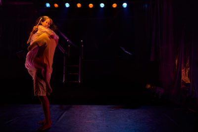 Imagen del espectáculo teatral 'Los nadadores nocturnos' en Nave 73