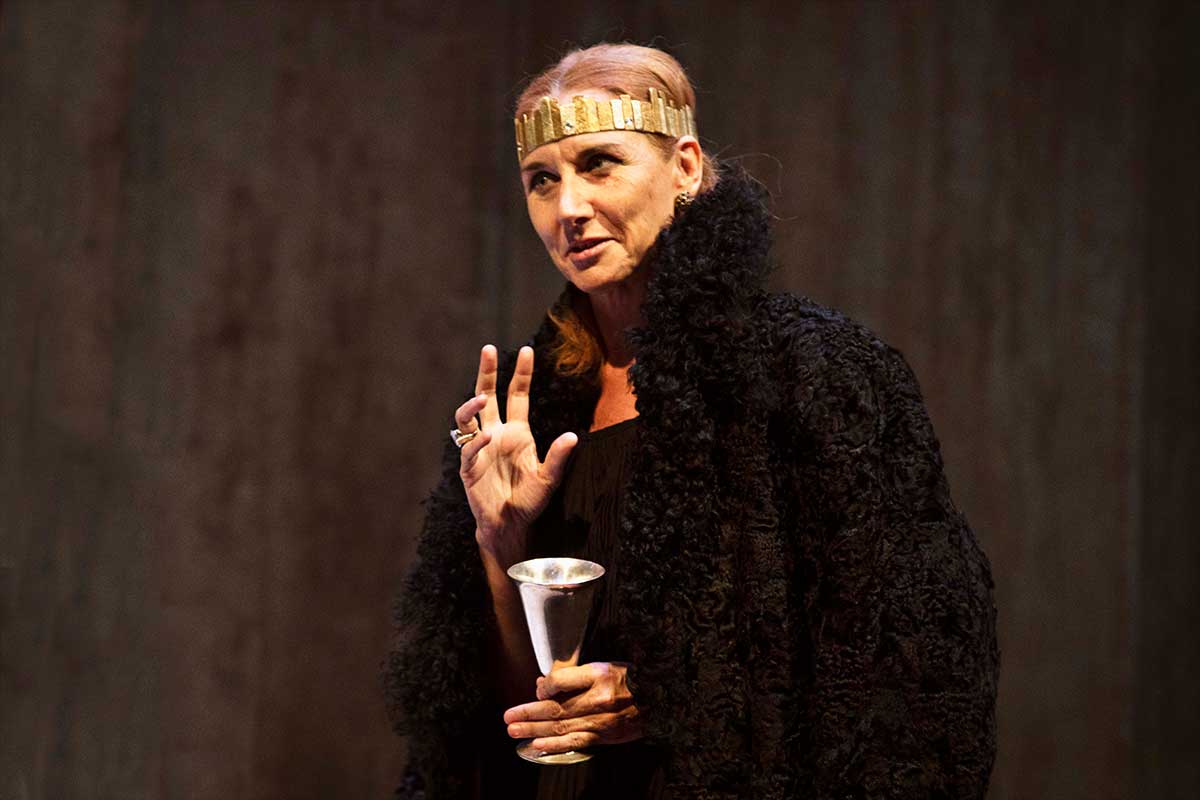 Mona Martínez en la obra de teatro Queen Lear