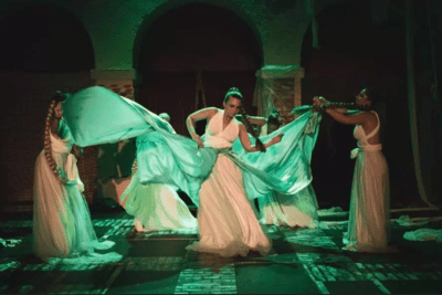 imagen de la obra 'Las Troyanas' dirigida por Fran Antón