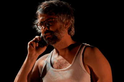 Imagen del espectáculo teatral 'Con los ojos cerrados' en Nave 73