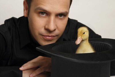 Imagen de Llámalo magia de Raúl Laguna