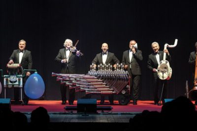 Imagen del espectáculo teatral 'Más tropiezos de Mastropiero' Les luthiers