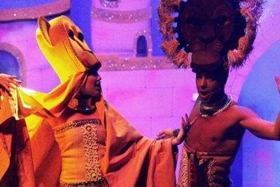 Imagen del espectáculo teatral 'Qué festín' en el Teatro La Latina