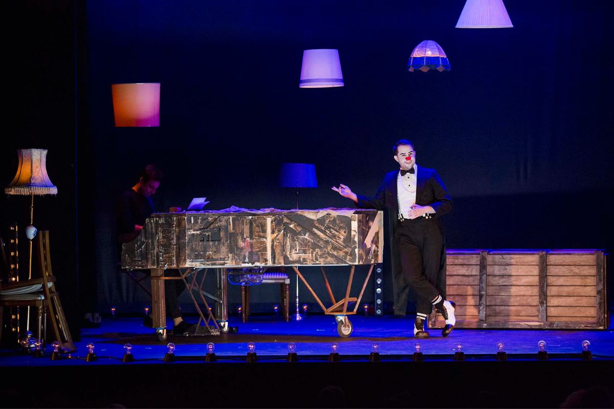 Alberto Frías es Daniel, el PAYASO protagonista de 'El musical de sus sueños' que se estrena en el Teatro Infanta Isabel
