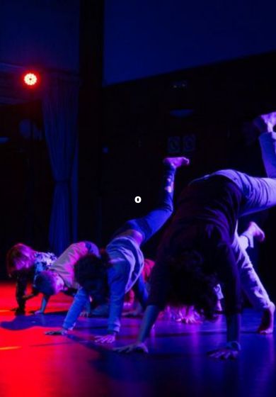 Actúa con Animal Religión en el ensayo abierto de Copia