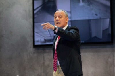 Imagen de 'El traje' de Juan Cavestany