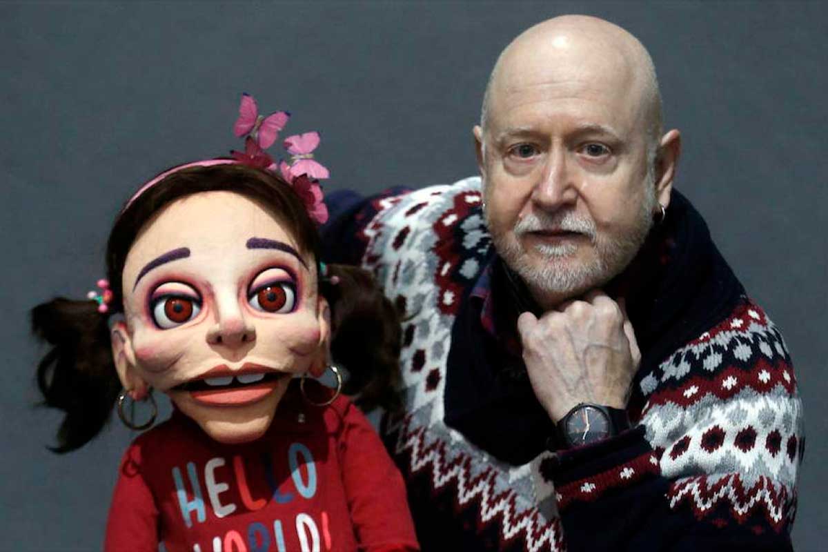 Ángel Calvente es el director y alma de la compañía El Espejo Negro, dedicada durante más de tres décadas al teatro de marionetas. 
