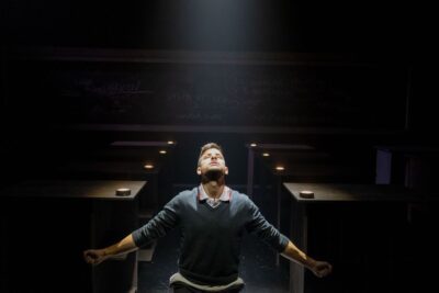 Imagen de 'No juegues con Carrie' de Enrique Cervantes.