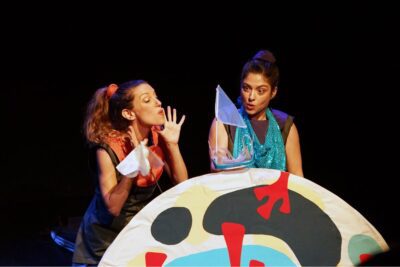 Imagen de escena de Pañuelos, espectáculo de teatro para la Primera Infancia de Tarambana Espectáculos.