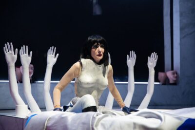 TEATRO-MADRID-LAS-AMARGAS-LAGRIMAS-DE-PETRA-VON-KANT-2