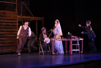 Imagen de escena de La Ópera de los 3 centavos.