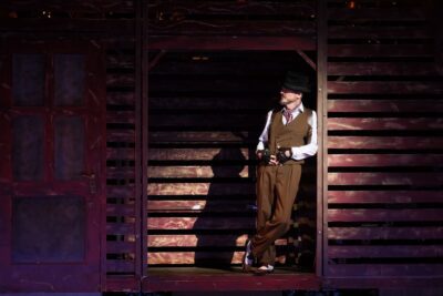 Imagen de escena de La Ópera de los 3 centavos.
