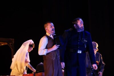 Imagen de escena de La Ópera de los 3 centavos.