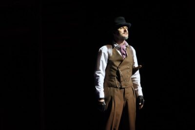 Imagen de escena de La Ópera de los 3 centavos.