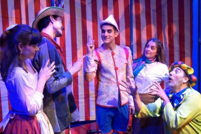 En San Isidro, al teatro con mi familia. ¡Y tan pichi!