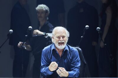 Imagen de escena de Memorias de Adriano con Lluis Homar.