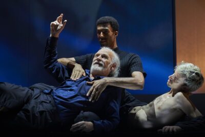 Imagen de escena de Memorias de Adriano con Lluis Homar.