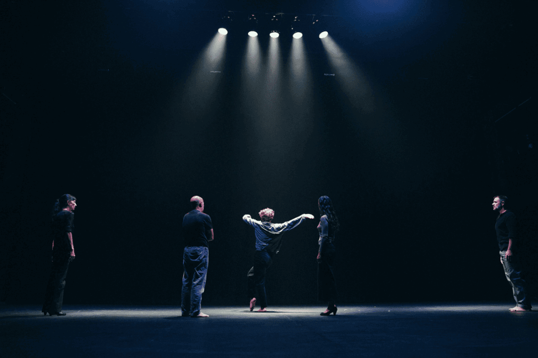 Delicada caída - Provisional Danza / Carmen Werner