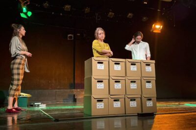 ¿Trabajas o sobrevives? El teatro como espejo del abuso laboral