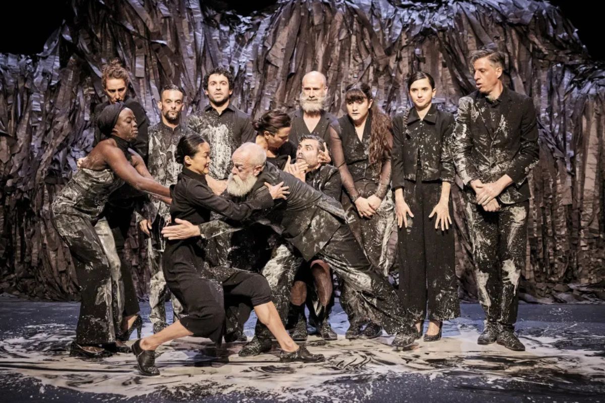 Imagen de 'Qui som?' de Camille Decourtye y Blaï Mateu Trias.