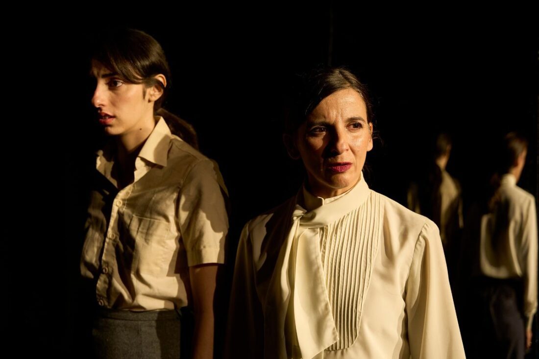 Duermen bajo las aguas