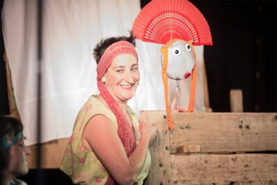 Imagen de escena de No nos moverán de Titiriteros de Binéfar