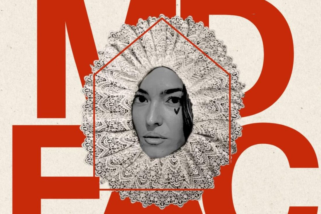 Miranda de Espaldas al Ciprés