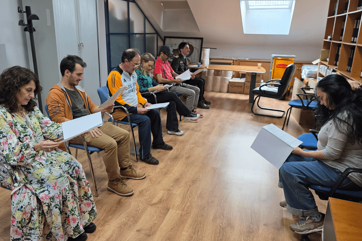 Ensayo de la lectura dramatizada de 'Los Santillán', de Polly Bouquet. Dirección: Denise Despeyroux. Elenco: Laura González, Juan Martín Gravina, Fernando de Luxán, Bárbara Merlo, Esteban Pico y Manuel Pico