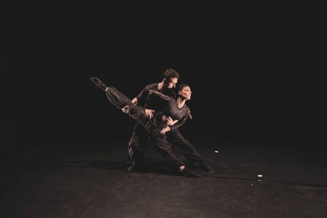 Tenemos que hablar. Compañía FREQUENSI DC