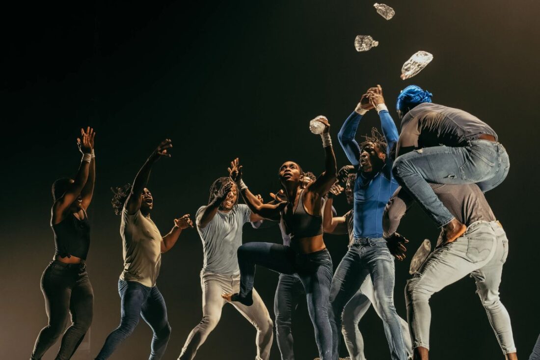 Yé! (L'eau) - Circus Baobab