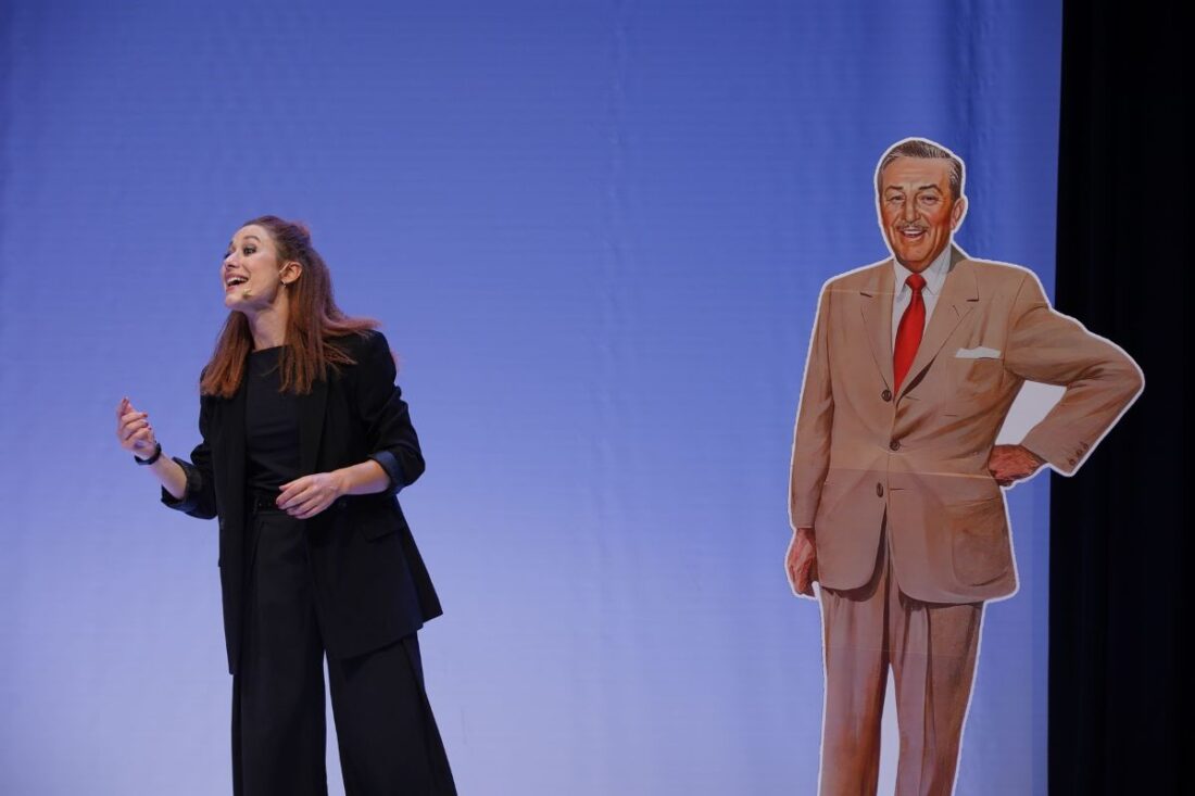 SOLA MENTE TÚ. Dirigido a la generación perdida entre Disney y el poliamor