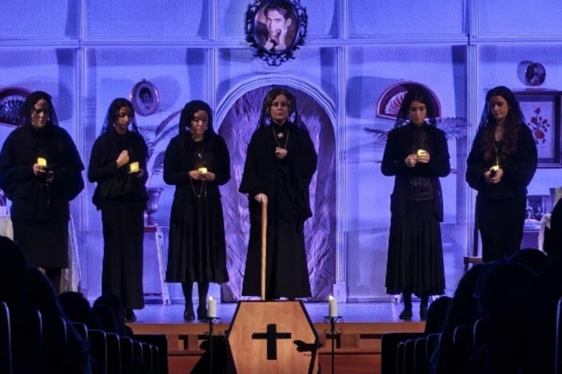 La casa de Bernarda Alba: Timaginas Teatro