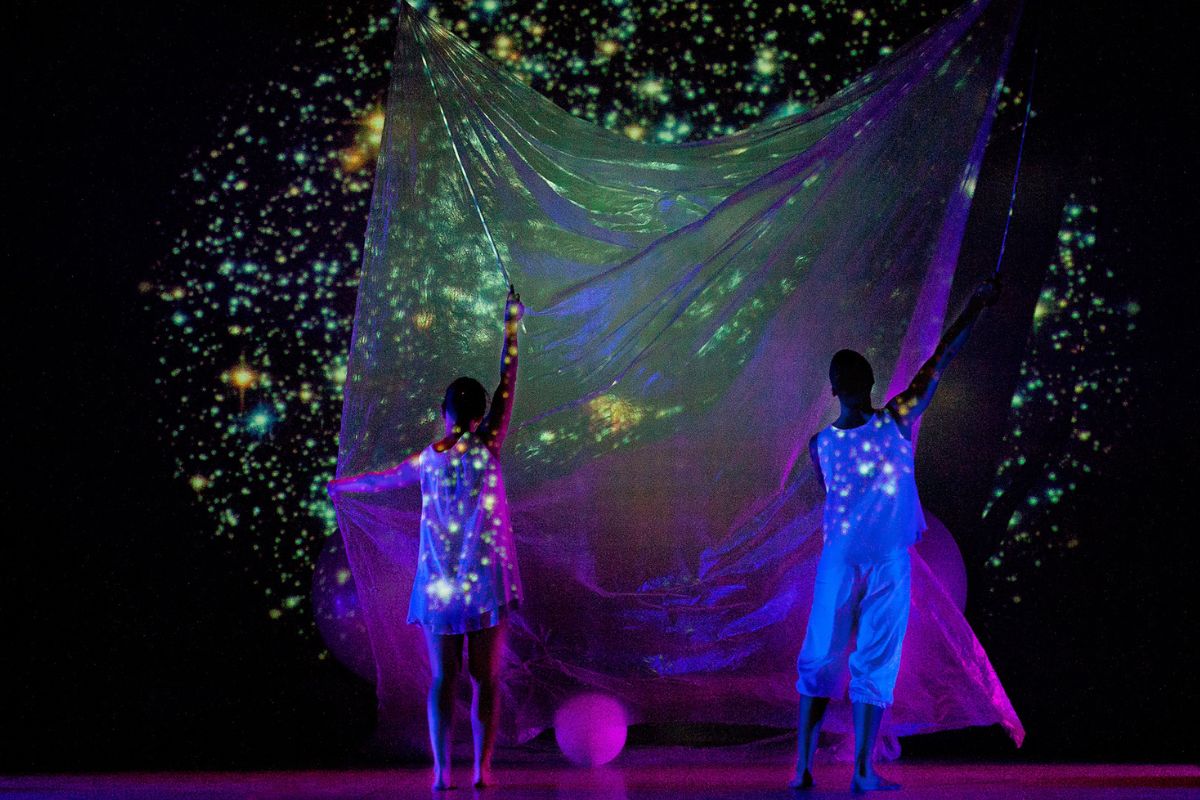Imagen de escena de Río de Luna, danza para la Primera Infancia, de Da.Te Danza.