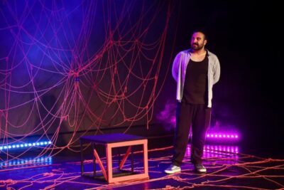 Imagen de escena de Los nudos desafinados siempre tocan una nueva melodía.
