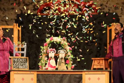 Imagen de escena de La Ratita Presumida de Tropos Teatro de Títeres.