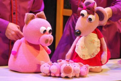 Imagen de escena de La Ratita Presumida de Tropos Teatro de Títeres.