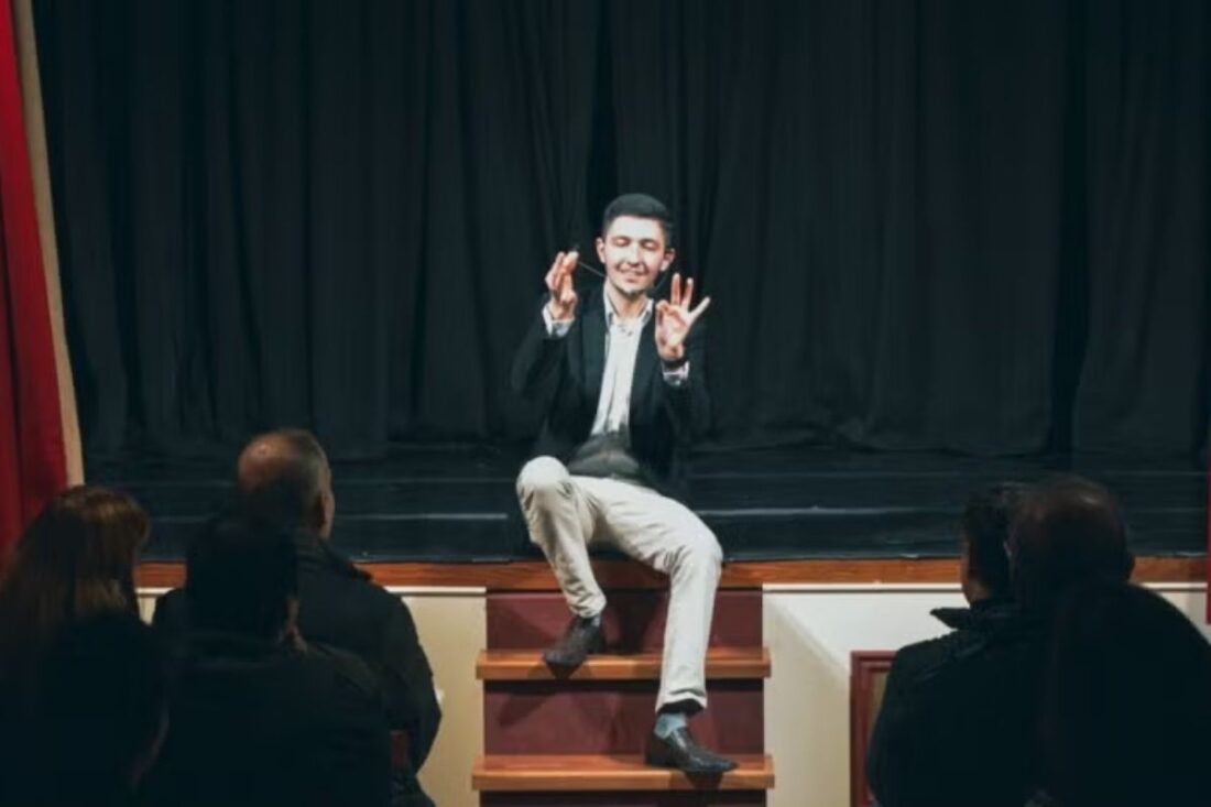 Asómbrate y Ríe - Santi Fernández