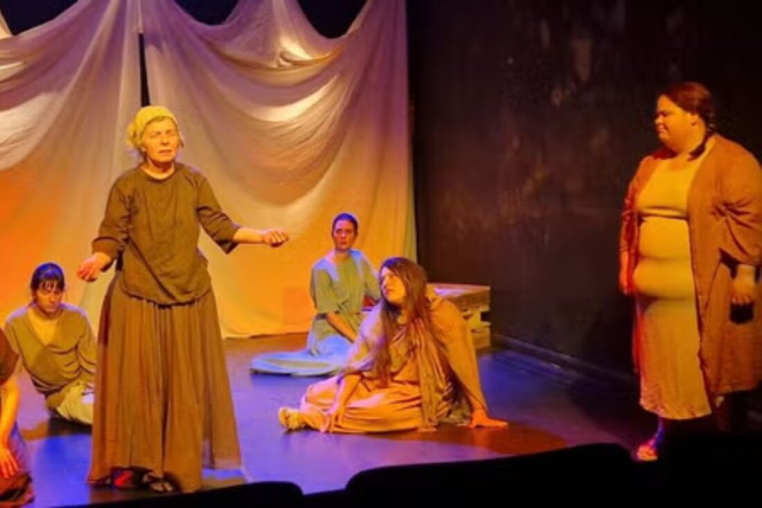 Las troyanas - Agoteatro