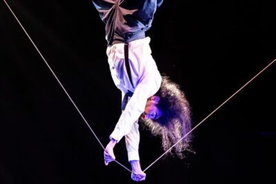 Imagen del espectáculo de Circo Atayde en una de sus tradicionales galas con orquesta en vivo.